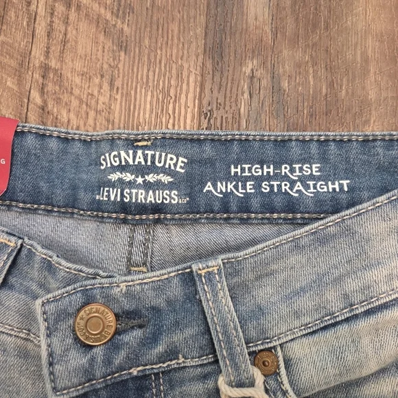 Levi's Signature High Rise Ankle Straight Jeans Size 8 Light Blue Distressed NWT - Picture 2 of 14
